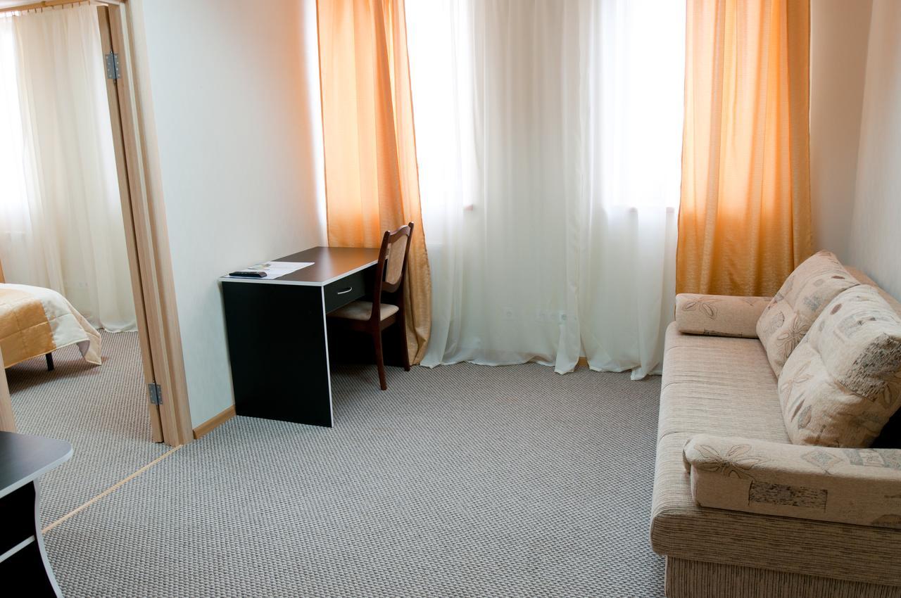 Avenue Hotel Zaslawye Room photo